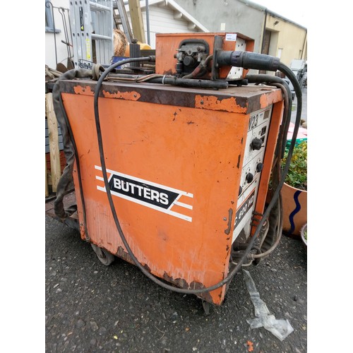 1143 - A Butters 600 Amp 3 Phase Mig Welder (seen working).