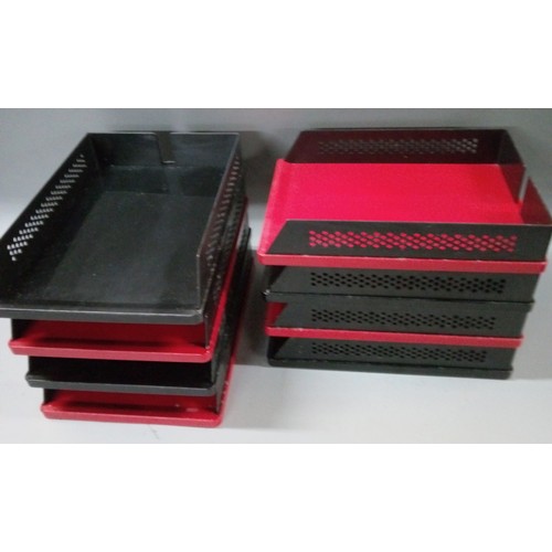 836 - 8x stacking trays