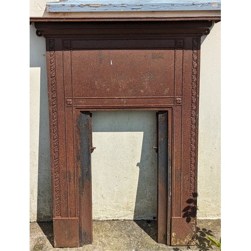 987 - Cast iron fire surround - 118 x 61 x 16 cm