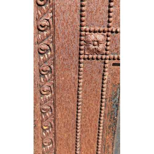 987 - Cast iron fire surround - 118 x 61 x 16 cm