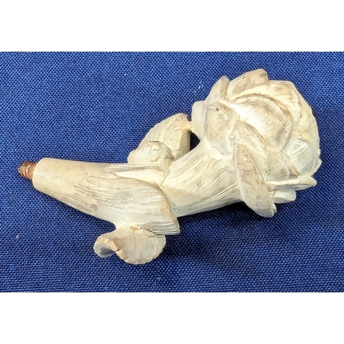 199 - An antique Meerschaum ladies 'Rose' pipe in case