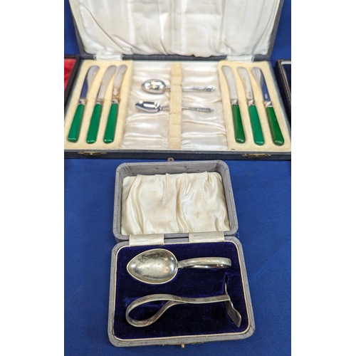 299 - A quantity of boxed silverplateware including baby push-spoon