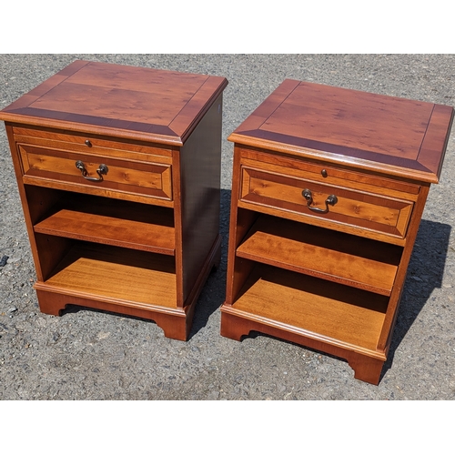 326 - A pair of bedside cabinets with adjustable shelves - 67 x 49 x 44cm