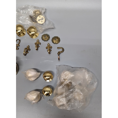 782 - An assortment of brass and other doorknobs