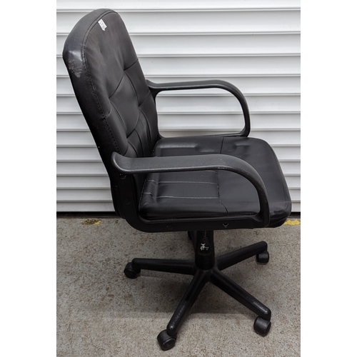 940 - Black adjustable office chair