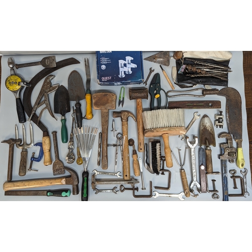 982 - A selection of mixed tools including garden, decorating and more