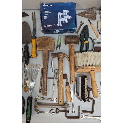 982 - A selection of mixed tools including garden, decorating and more