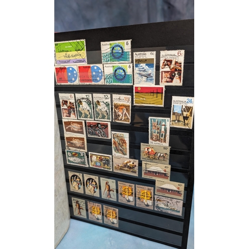 472 - 3x Stanley Gibbons albums (Commonwealth of Australia, Canada and New Zealand) AND 2x Abria Albums co... 