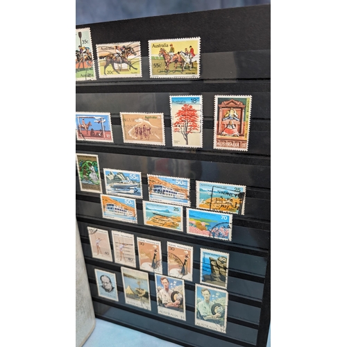 472 - 3x Stanley Gibbons albums (Commonwealth of Australia, Canada and New Zealand) AND 2x Abria Albums co... 