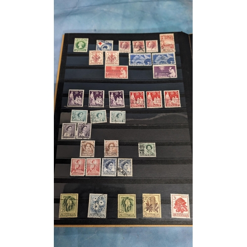 472 - 3x Stanley Gibbons albums (Commonwealth of Australia, Canada and New Zealand) AND 2x Abria Albums co... 