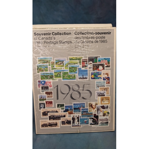 473 - Souvenir Collections of Canada's Postage stamps - 1981 Booklet. 1982-6 sealed boxes