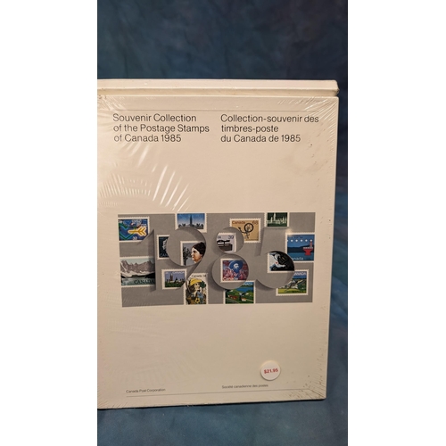 473 - Souvenir Collections of Canada's Postage stamps - 1981 Booklet. 1982-6 sealed boxes