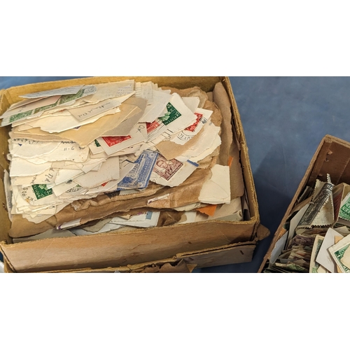 476 - A large quantity of loose stamps of Great Britain, The Commonwealth and other Worldwide stamps, plus... 