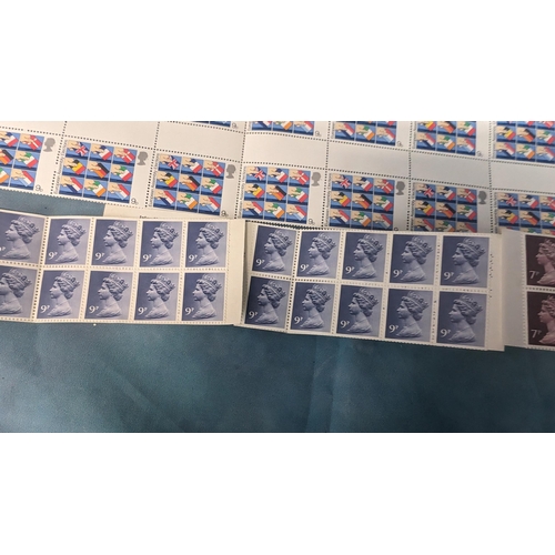 489 - Unmounted Great British postage stamps including: 

100x 1/2p - 100x 1p - 21x 9p - 30x 7p - 20x 9p a... 