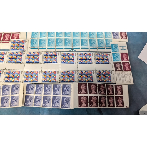 489 - Unmounted Great British postage stamps including: 

100x 1/2p - 100x 1p - 21x 9p - 30x 7p - 20x 9p a... 