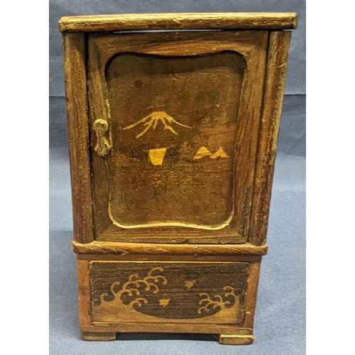 150 - A vintage Japanese Yosegi marquetry cabinet cigarette dispenser - (some damage / losses) - 15 x 9 x ... 