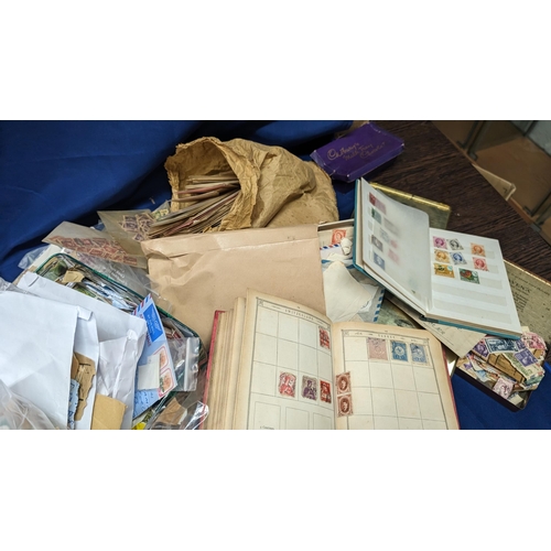 500 - A large quantity of used stamps, School boy albums and vintage tins  - Contains Worldwide, Commonwea... 