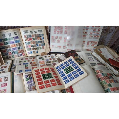 510 - A large collection of British and worldwide stamp albums