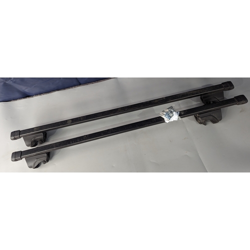 844 - A pair of adjustable roof bars