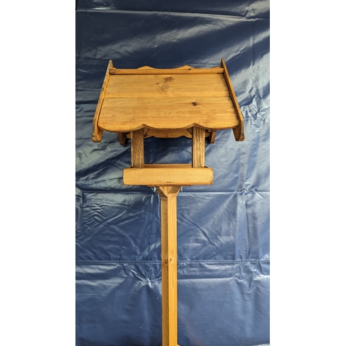 926 - Bird Table