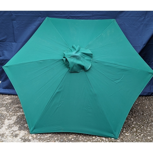 975 - Green Garden parasol in carry bag