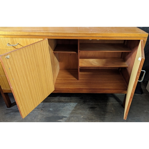 532 - Mid Century sideboard with 4 drawers and 2 doors - 88 x 138 x 48cm