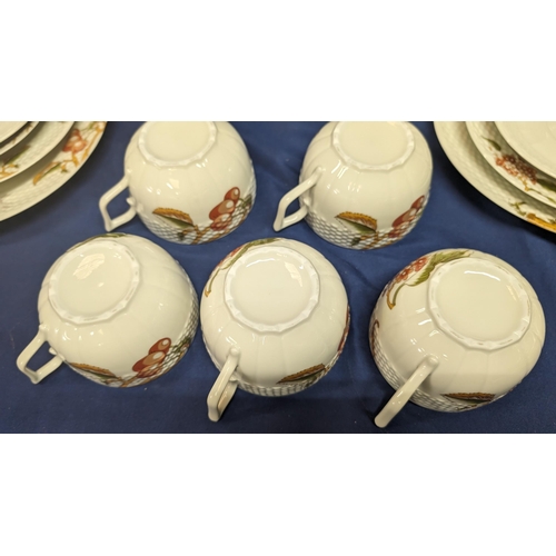 21 - Vintage Patrick Frey 'Bazoches' Part tea and dinner set in excellent condition x 23 pieces including... 