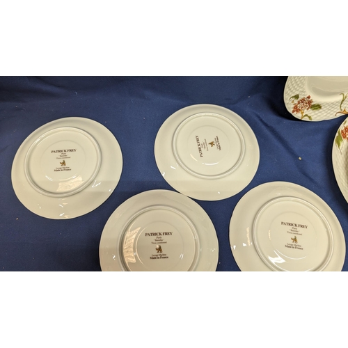 21 - Vintage Patrick Frey 'Bazoches' Part tea and dinner set in excellent condition x 23 pieces including... 