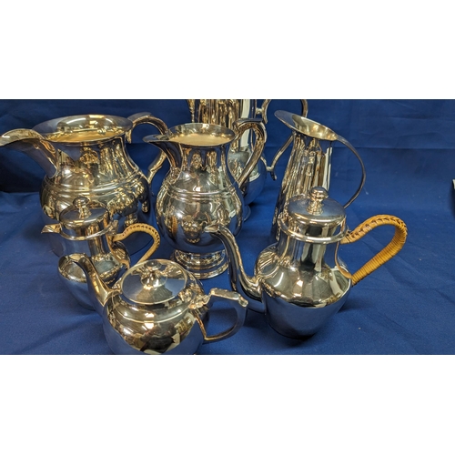 371 - A selection of silverplatewear including - water jugs, tea and coffee pots - Valenti, Garrad plate e... 