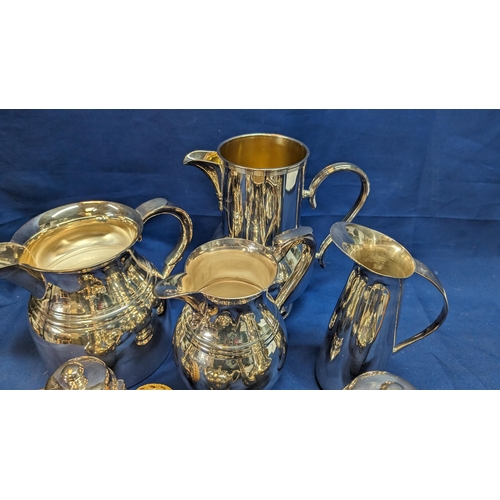 371 - A selection of silverplatewear including - water jugs, tea and coffee pots - Valenti, Garrad plate e... 