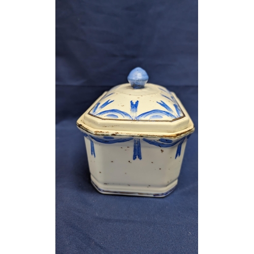 659 - Antique Chinese Blue and White trinket pot - 18cm x 14cm.   From the country estate.