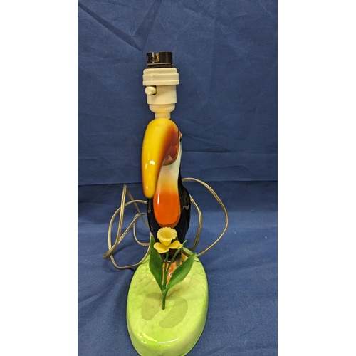 720 - Vintage Carltonware Guiness Toucan lamp - Missing Glass of Guiness (Placed plastic daffodil) - 24cm ... 