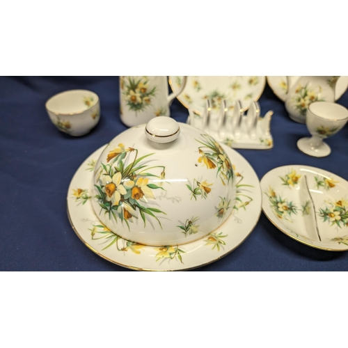 734 - 13 Pieces of Hammersley & Co. , T Goode & Co. LTD London 'Daffodil' Tea set including Toast rack, eg... 