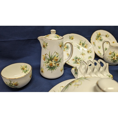 734 - 13 Pieces of Hammersley & Co. , T Goode & Co. LTD London 'Daffodil' Tea set including Toast rack, eg... 