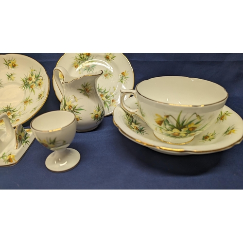 734 - 13 Pieces of Hammersley & Co. , T Goode & Co. LTD London 'Daffodil' Tea set including Toast rack, eg... 