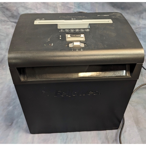 1051 - A Fellowes P-48C Shredder (can shred bank cards)