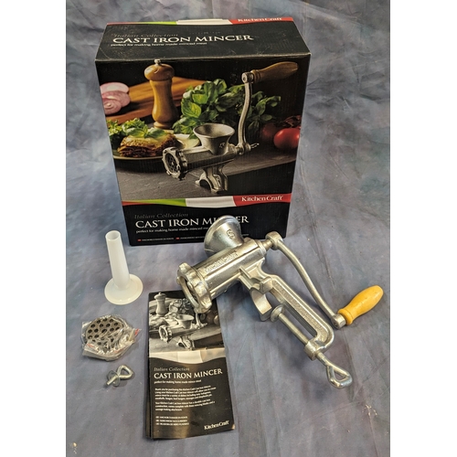 1055 - A Kitchencraft NO.5 Cast iron mincer