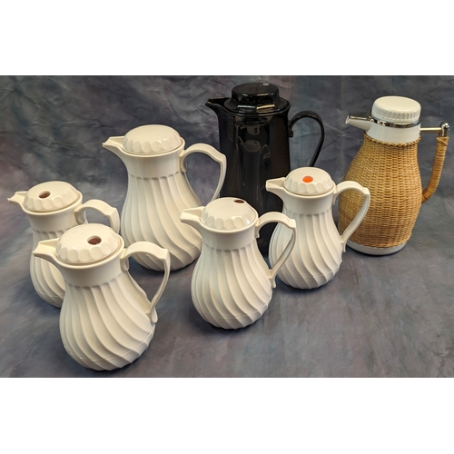 1057 - 7x Thermal jugs