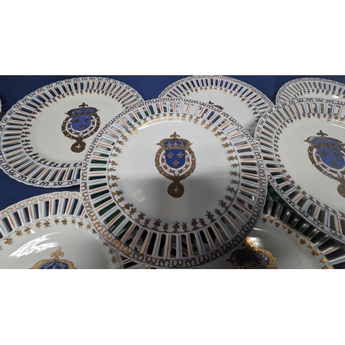 29 - A Vintage Set of 12 x Chinese Export  Armorial Porcelain Plates with Intricate Hand Painted Design w... 