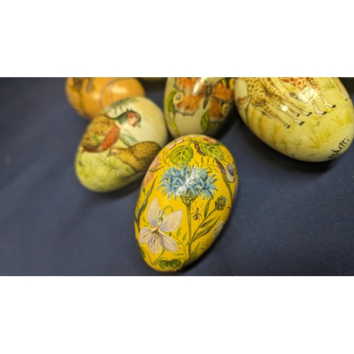 385 - A Collection of 11 x Rona Grischotti Painted Wooden Eggs Depicting Animals, Insects etc.  - Slight D... 