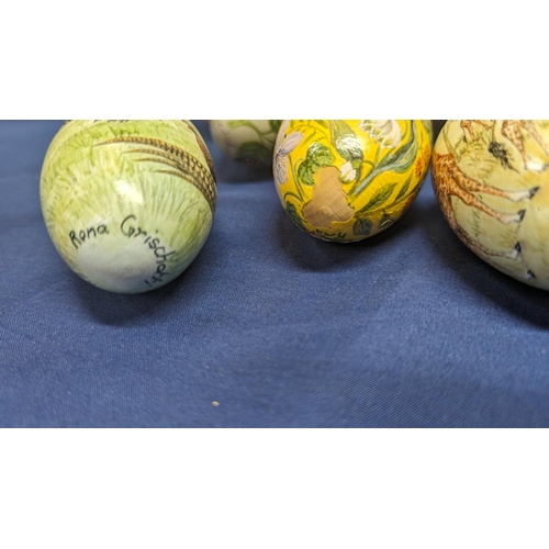 385 - A Collection of 11 x Rona Grischotti Painted Wooden Eggs Depicting Animals, Insects etc.  - Slight D... 