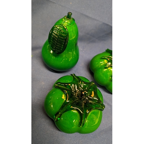 387 - Vintage Griffe Borgos Pesso Vetri D' Arte Italian Glass Peppers x 4 and 1 x Pear. - Stunning Pieces ... 