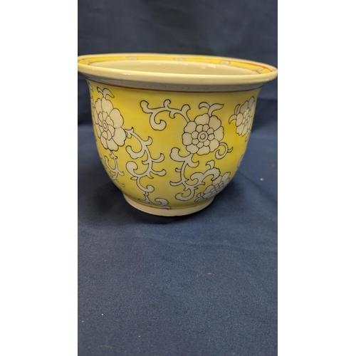 662 - An antique hand painted designer, yellow and white plant pot - 16cm diameter, 13cm high.   From the ... 