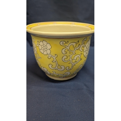 662 - An antique hand painted designer, yellow and white plant pot - 16cm diameter, 13cm high.   From the ... 