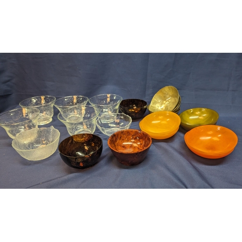 667 - A Selection of Vintage Desert Bowls inc.  - 5 x Handblown Controlled Bubble Bowls on Footed Pedestal... 