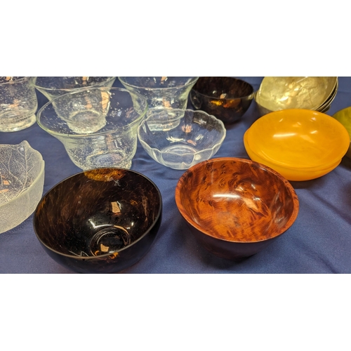 667 - A Selection of Vintage Desert Bowls inc.  - 5 x Handblown Controlled Bubble Bowls on Footed Pedestal... 