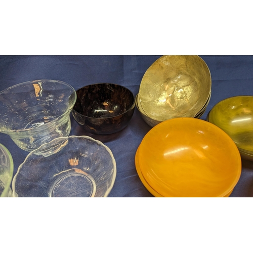 667 - A Selection of Vintage Desert Bowls inc.  - 5 x Handblown Controlled Bubble Bowls on Footed Pedestal... 