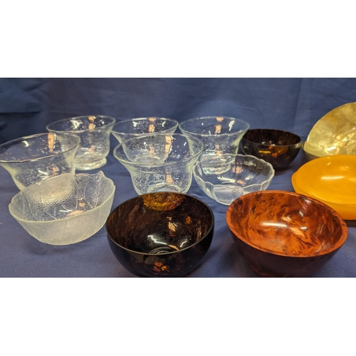 667 - A Selection of Vintage Desert Bowls inc.  - 5 x Handblown Controlled Bubble Bowls on Footed Pedestal... 