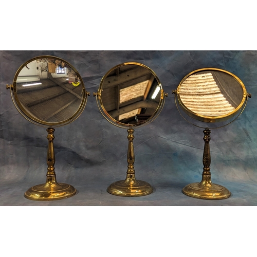 1072 - 3x Make up / shaving mirrors