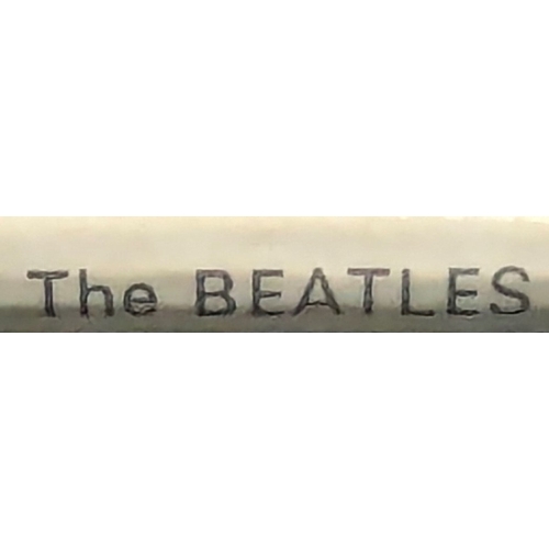 762 - The Beatles White Album 1968 - Side loading cover, Apple Records - Embossed 'Beatles'. Vinyl in very... 